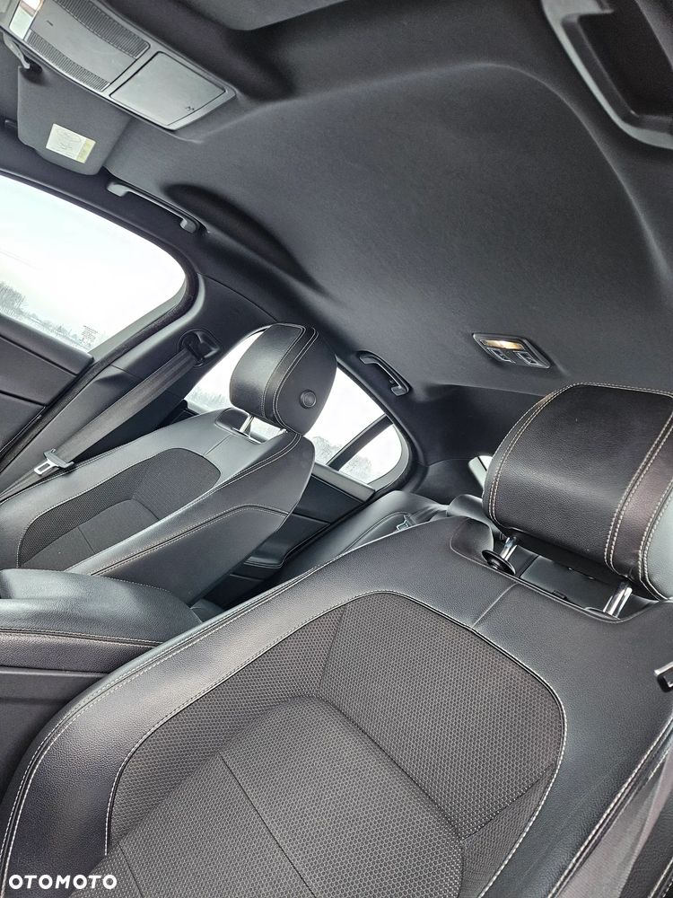 Jaguar XE 2.0 D R-Sport - 7
