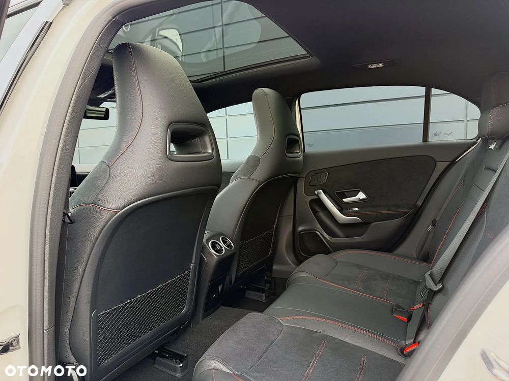 Mercedes-Benz Klasa A 220 4-Matic AMG Line 8G-DCT - 24