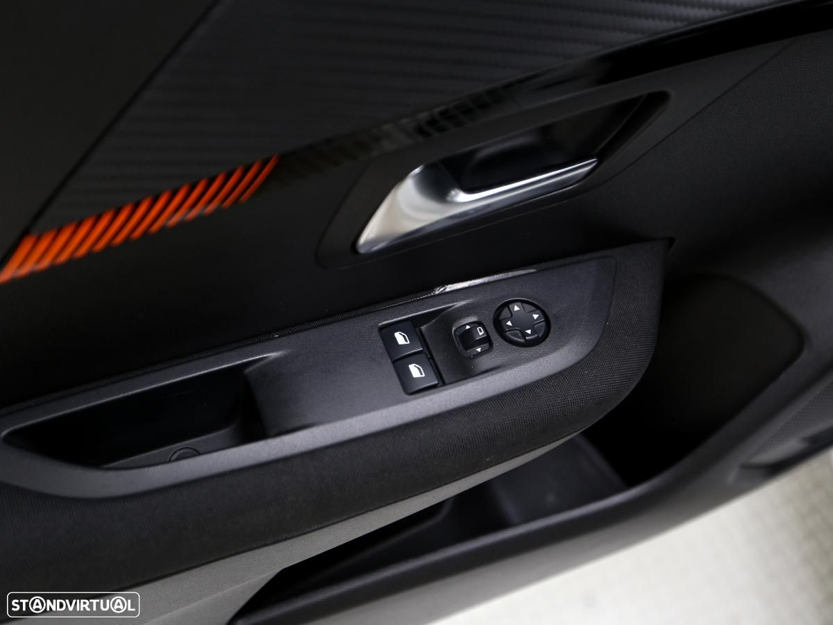 Peugeot 208 1.2 PureTech Active - 12
