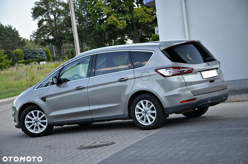 Ford S-Max - 11