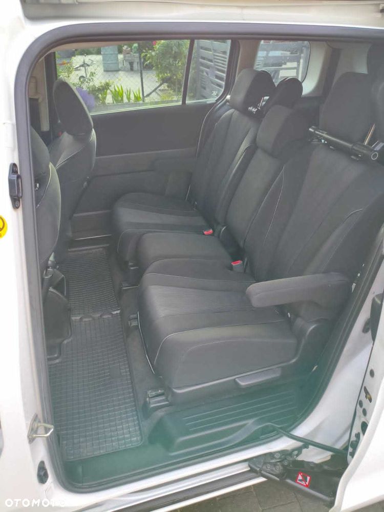 Mazda 5 - 8