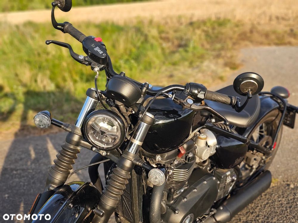Triumph Bonneville Bobber - 16