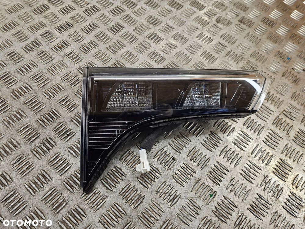 suzuki s-cross 2023- lampa lewy tył (w klapę) 6131l - 4