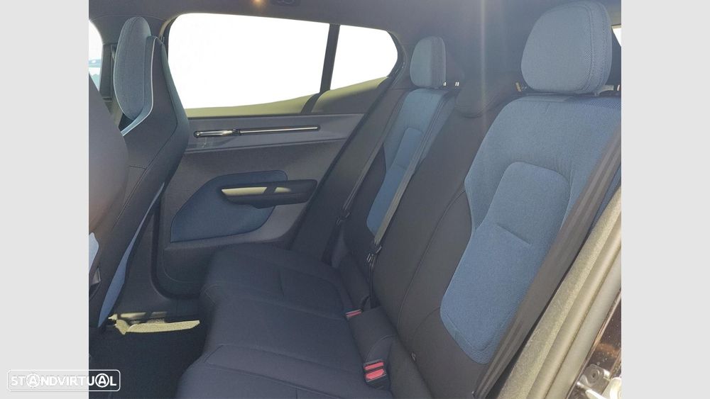 Volvo EX30 69 kWh Single Motor Extended Range Black Edition - 16