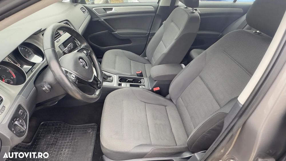 Volkswagen Golf - 22