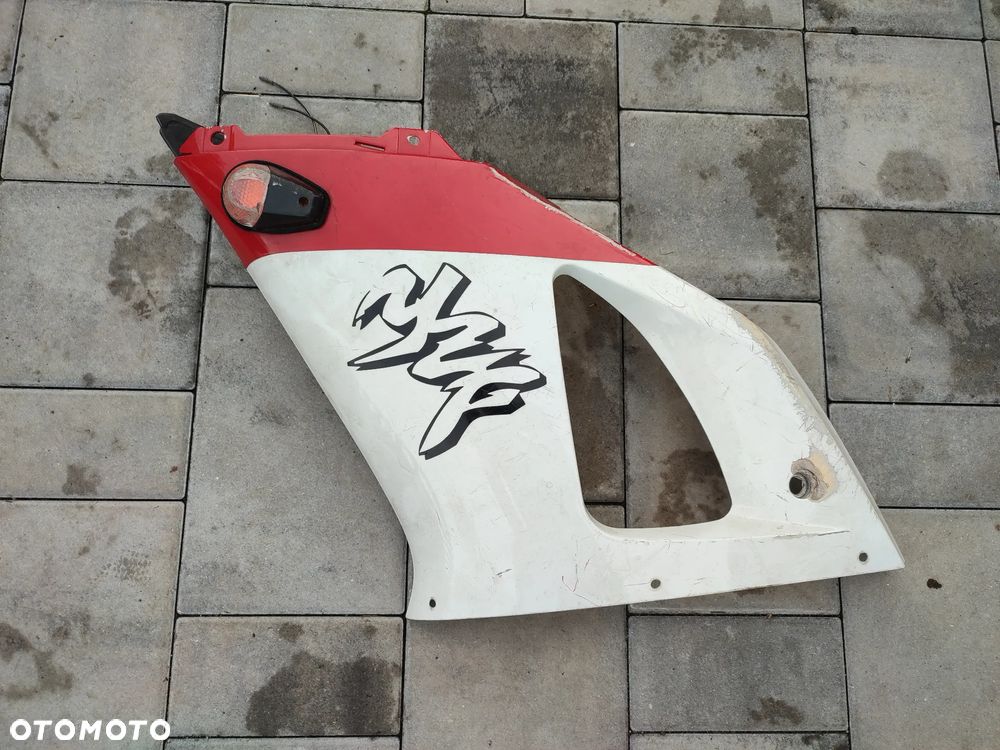 Owiewka, osłona lewa, bok, boczek lewy, wypełnienie owiewki, kierunkowskaz Yamaha R1 RN04 - 1