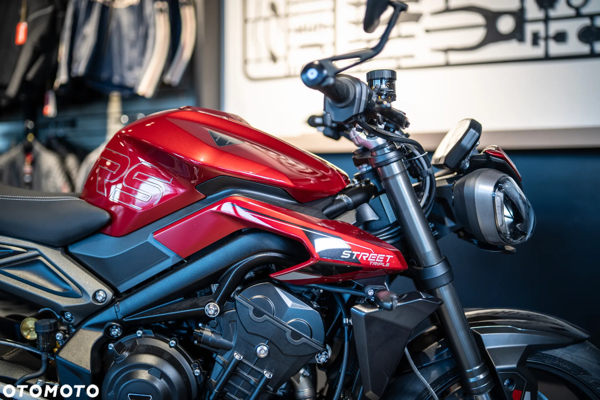 Triumph Street Triple - 18
