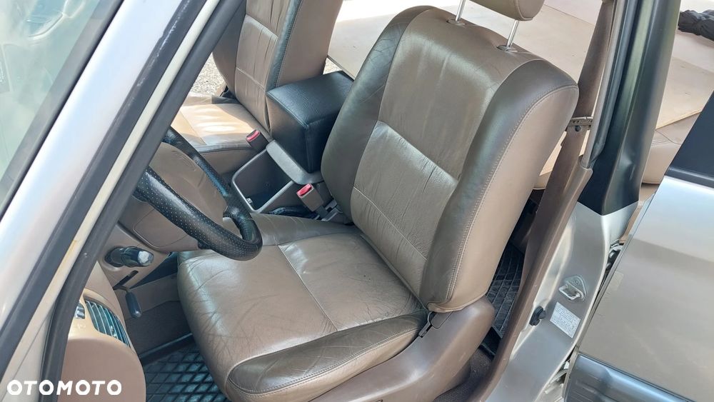 Toyota Land Cruiser - 40
