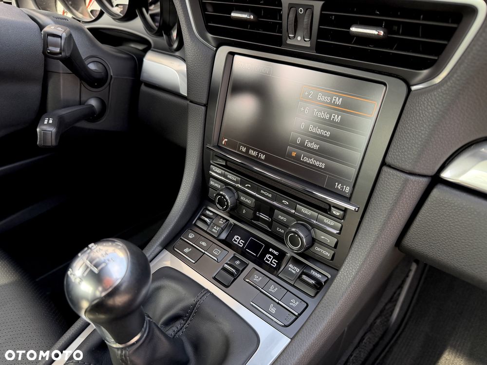 Porsche 911 Carrera - 29