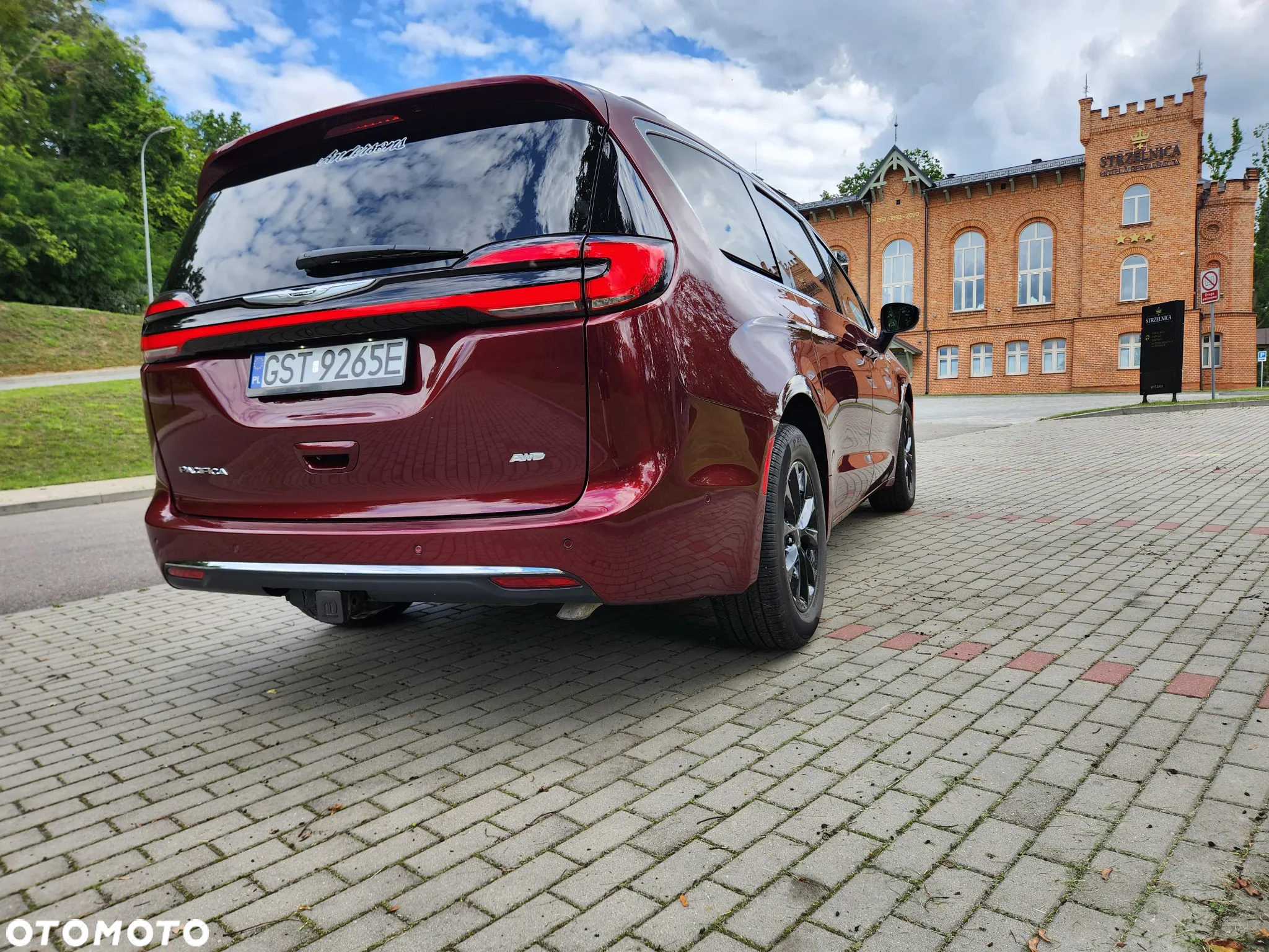 Chrysler Pacifica - 12