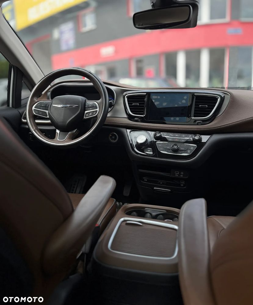 Chrysler Pacifica - 8