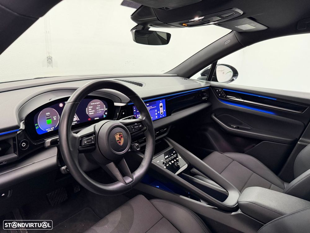 Porsche Macan Electric 4 - 5