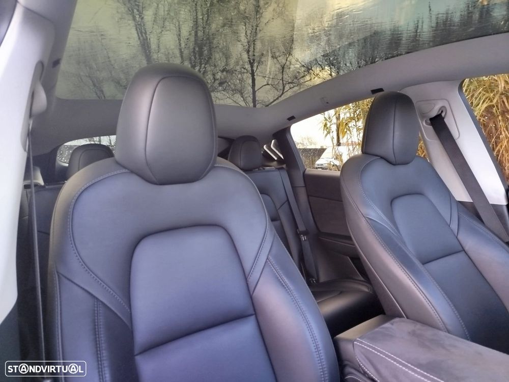 Tesla Model Y Tração Traseira Standard - 47