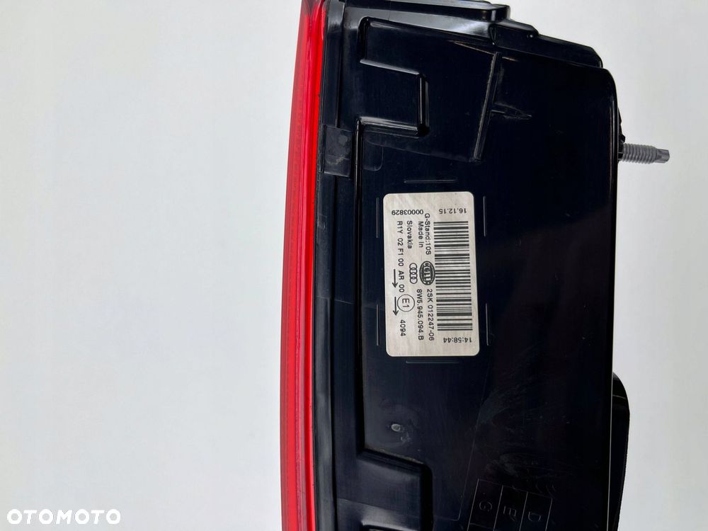 AUDI A4 B9 LAMPA PRAWA TYŁ W KLAPĘ LED 8W5945094B - 11
