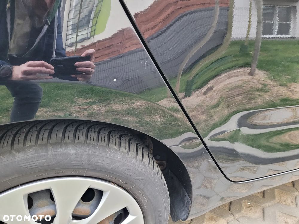 Kia Carens 1.7 CRDi M 7os - 14