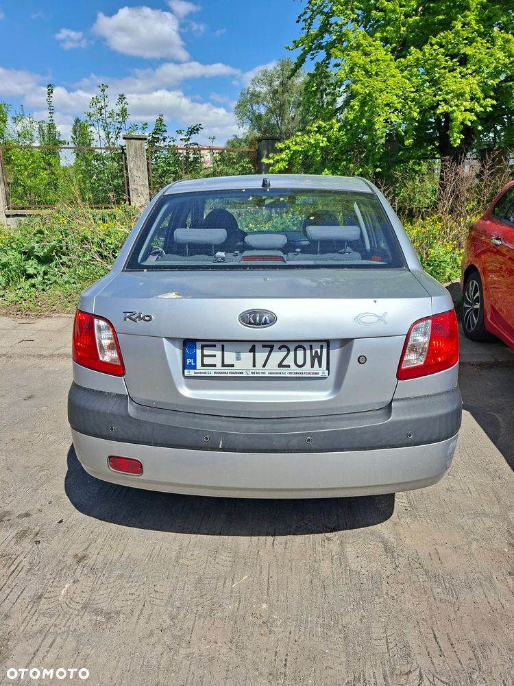 Kia Rio - 5