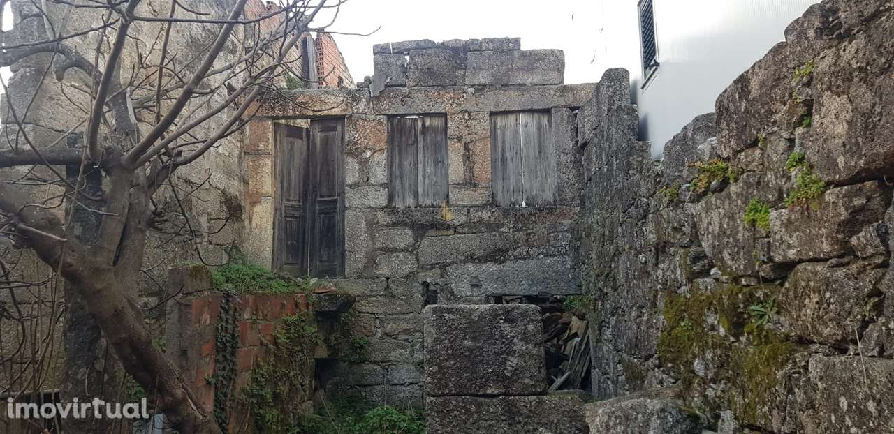 Moradia Devoluta T0 Venda em Silgueiros,Viseu - Grande imagem: 2/5