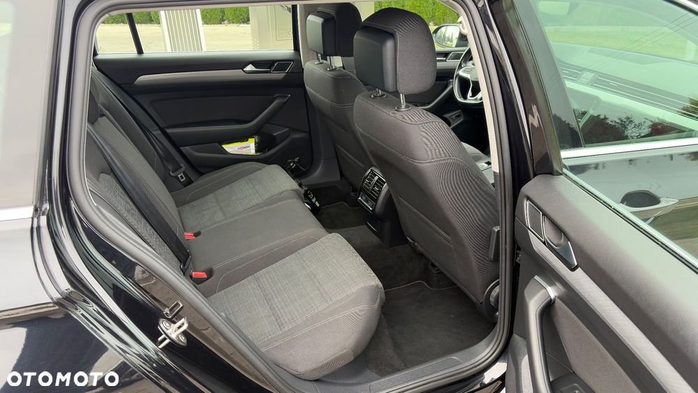 Volkswagen Passat - 13