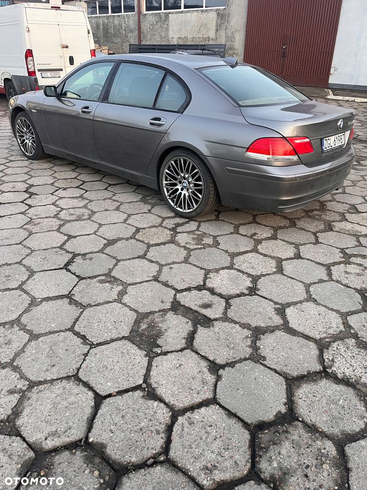 BMW Seria 7 750Li - 3