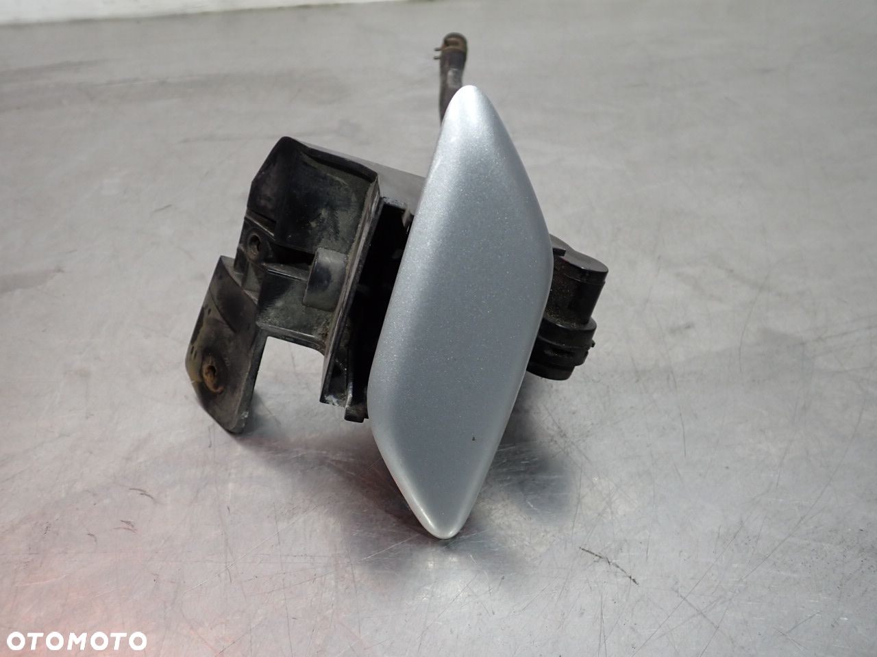 SPRYSKIWACZ LAMPY REFLEKTORA LEWY TOYOTA COROLLA E15 - 2