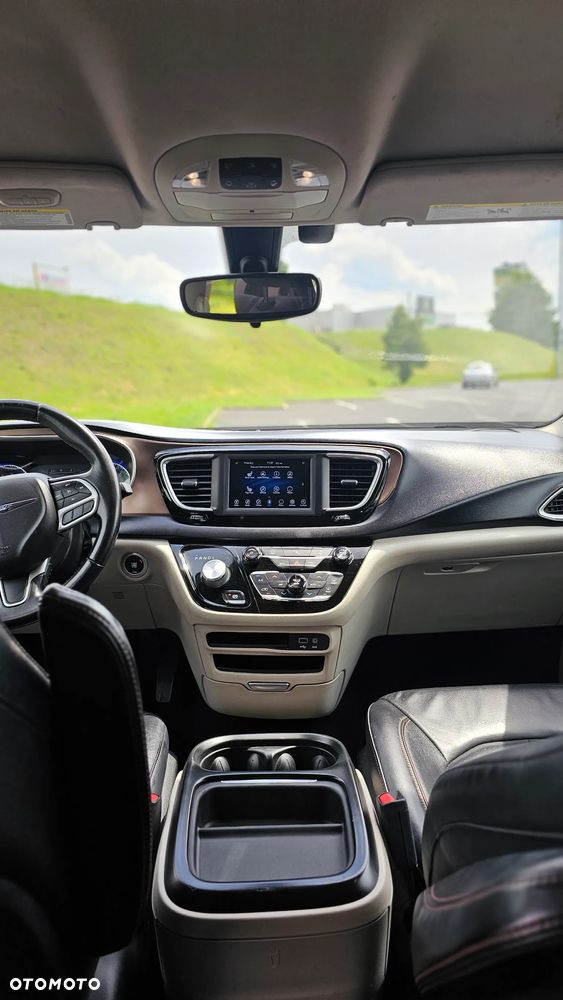 Chrysler Pacifica - 10