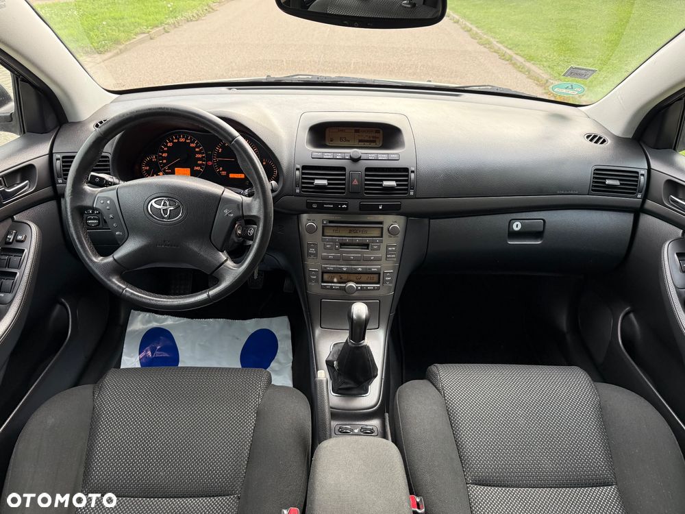 Toyota Avensis - 12