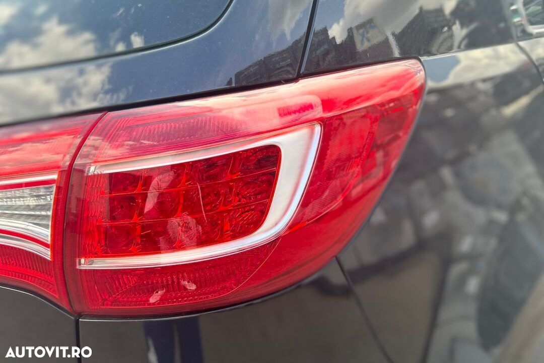 STOP DREAPTA PE CAROSERIE KIA SPORTAGE 2012 - 1