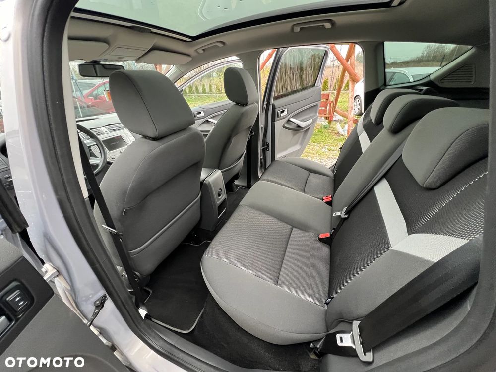 Ford Kuga 2.0 TDCi 2x4 Titanium - 27