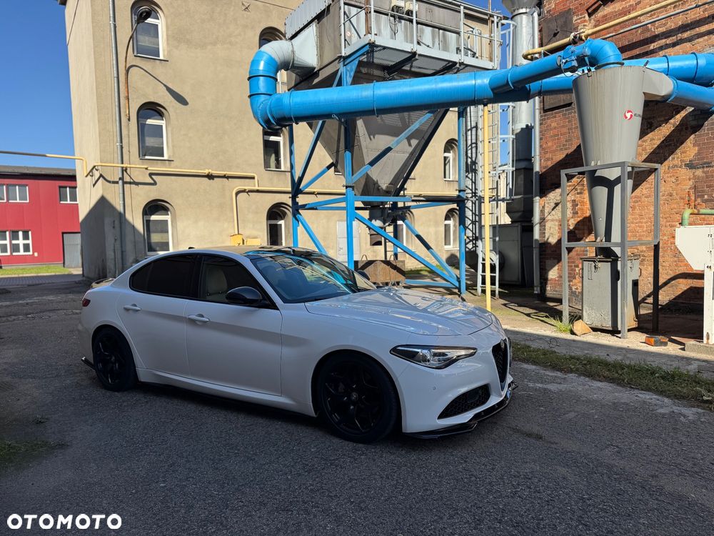 Alfa Romeo Giulia - 2