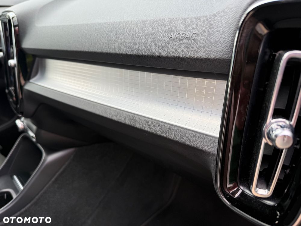 Volvo XC 40 B3 B DKG Plus Bright - 32
