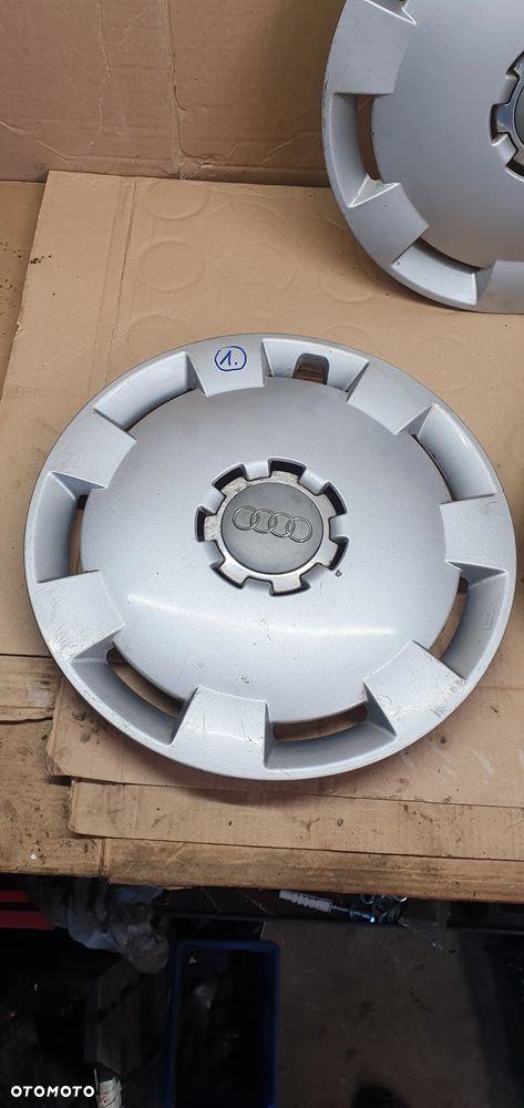 Kołpaki dekle Audi A3 A4 R16 8P0601147A - 2