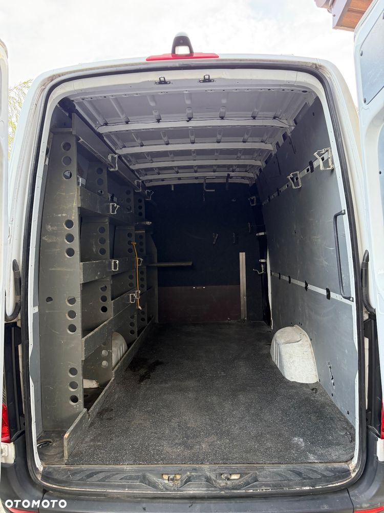 Mercedes-Benz Sprinter - 14