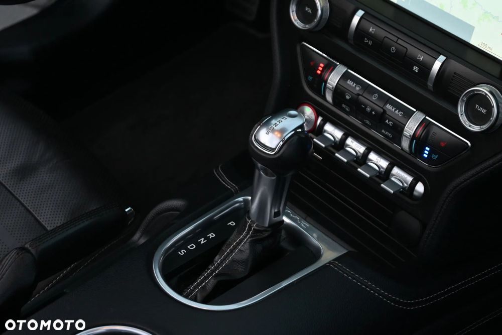 Ford Mustang - 34