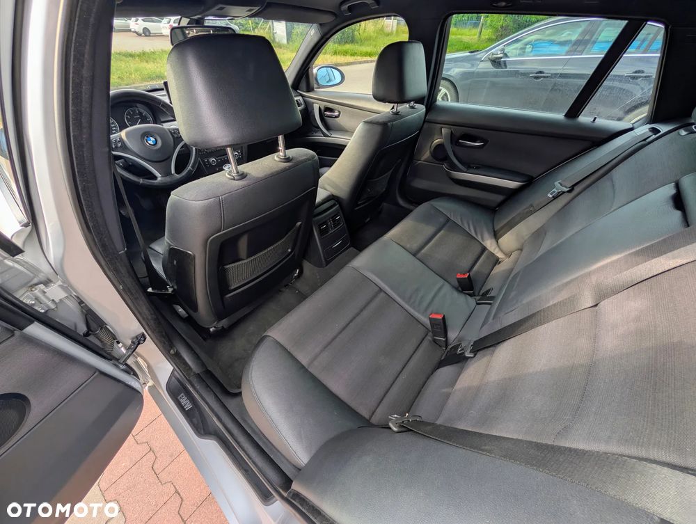 BMW Seria 3 318i - 11