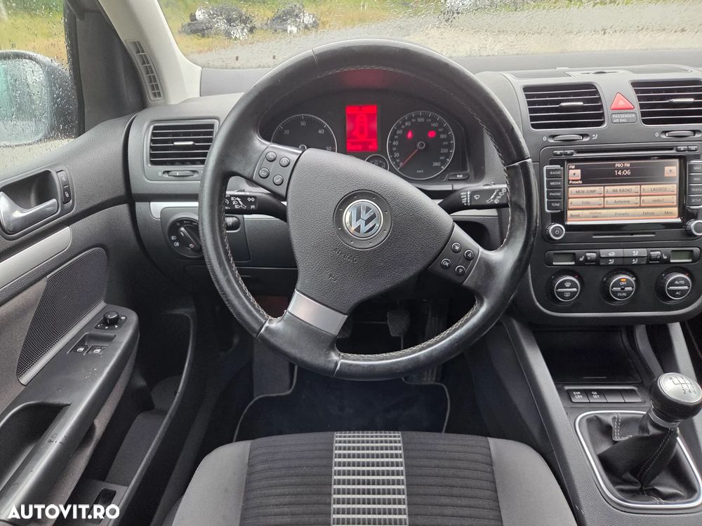 Volkswagen Golf - 10
