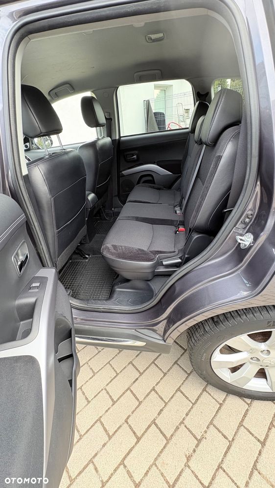 Mitsubishi Outlander 2.4 Intense + CVT - 12