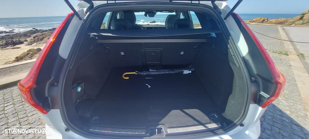 Volvo XC 60 2.0 T8 PHEV R-Design AWD - 11