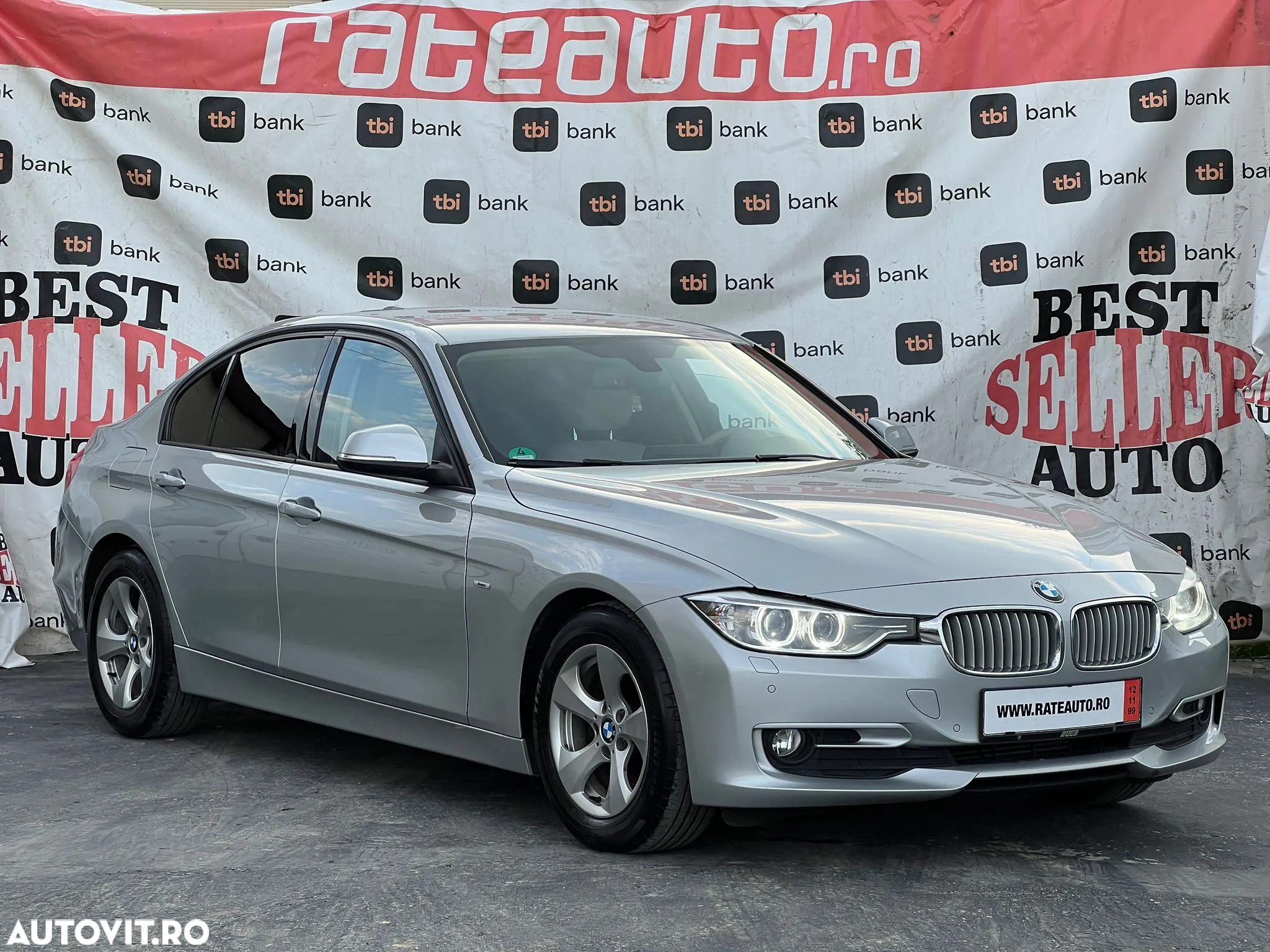 BMW Seria 3 320d DPF Touring Aut. - 3
