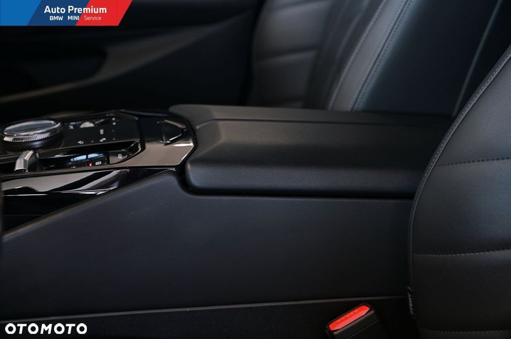 BMW Seria 5 520i mHEV - 8