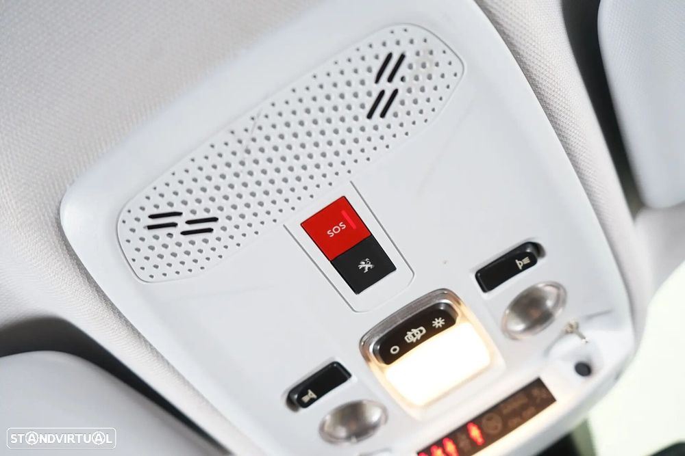 Peugeot 2008 1.2 PureTech Active Pack EAT8 - 32