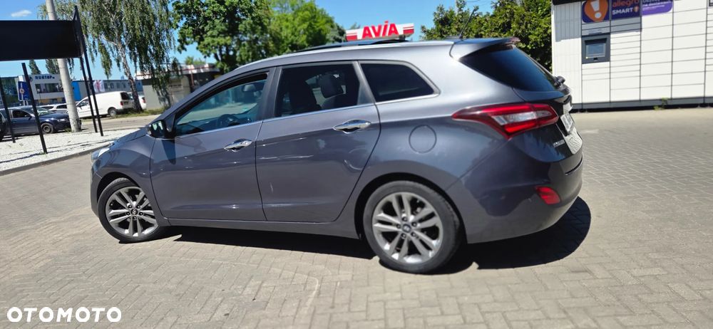 Hyundai i30 blue Kombi 1.6 GDi YES Gold - 9