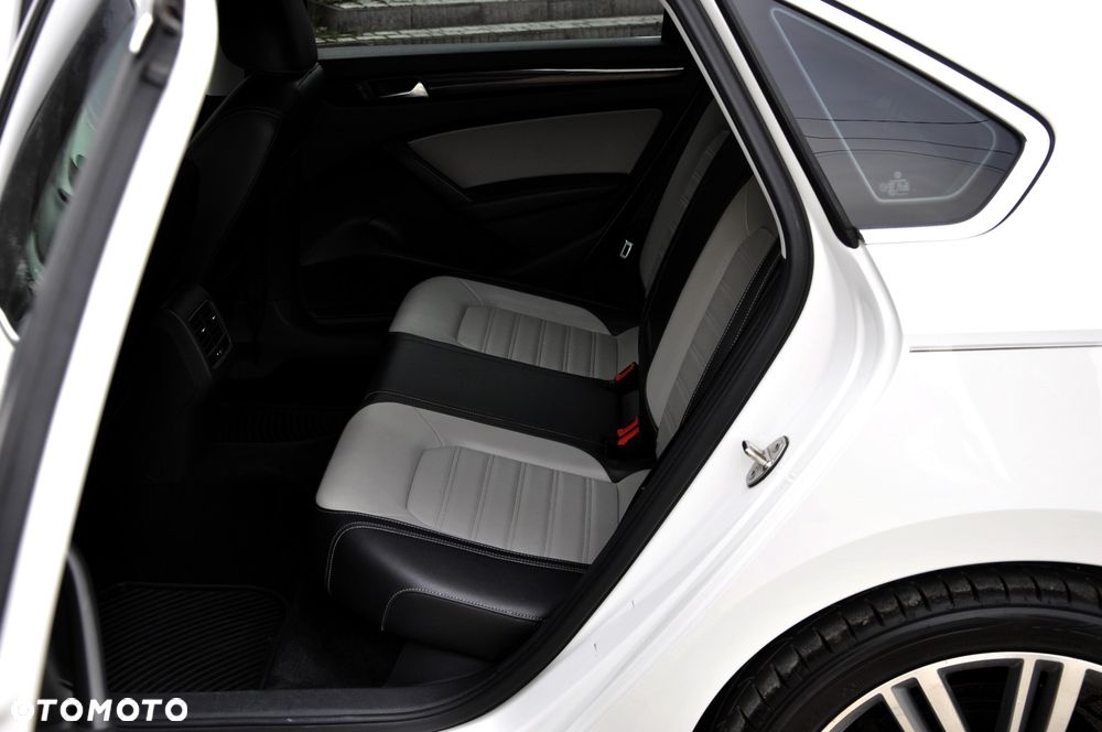 Volkswagen Passat - 28