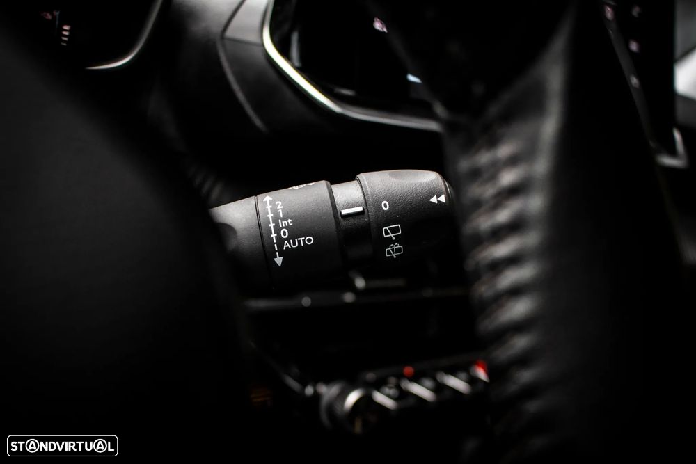 Peugeot e-2008 Allure - 18