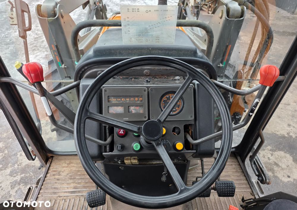 Renault Ceres 335 - 9