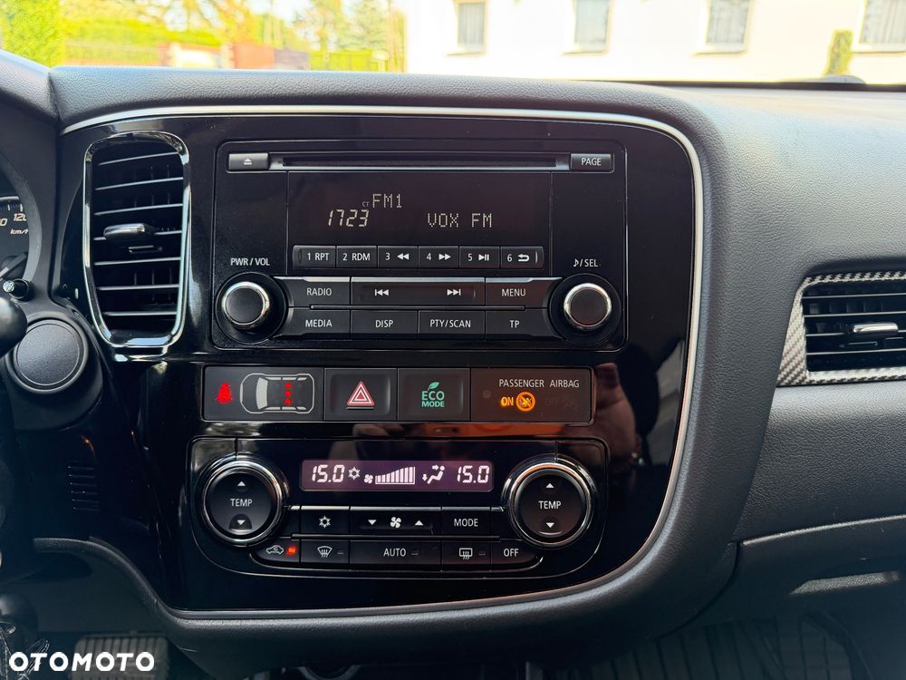 Mitsubishi Outlander 2.2 DI-D 4WD Automatik Instyle - 24