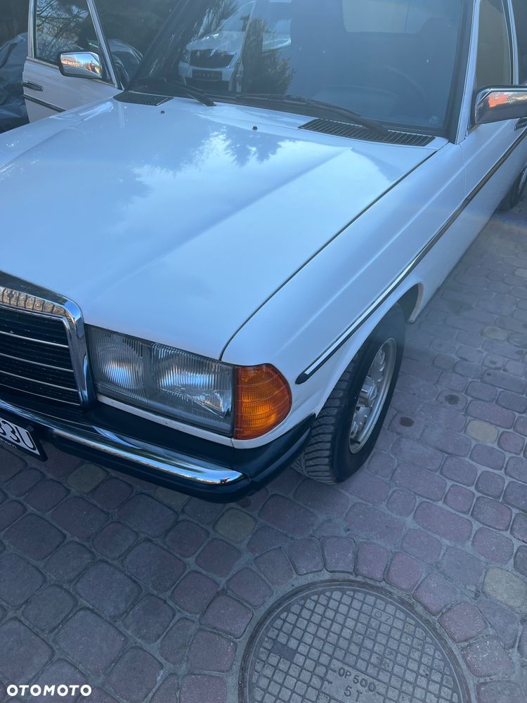 Mercedes-Benz W123 - 17