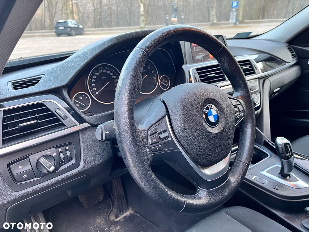 BMW Seria 3 320i xDrive - 12