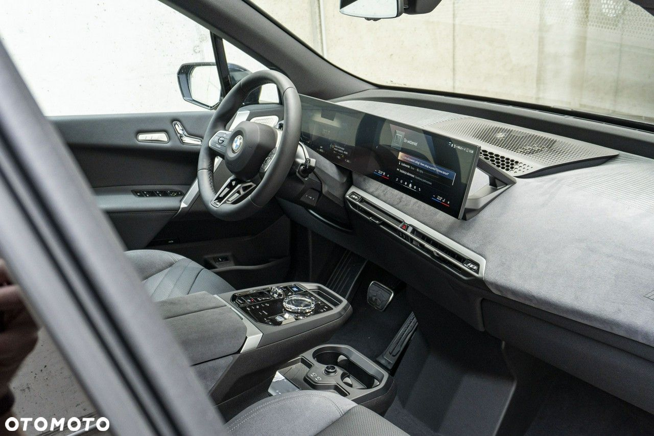 BMW iX - 24