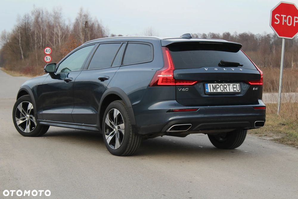 Volvo V60 Cross Country B4 D AWD Geartronic Pro - 4