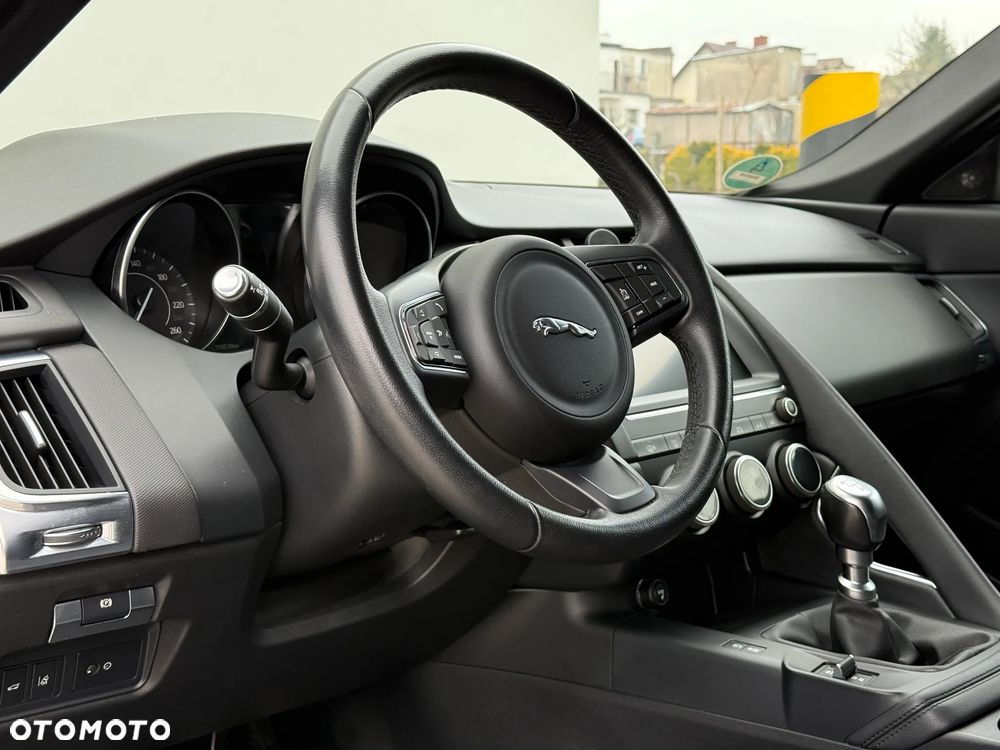 Jaguar E-Pace - 25